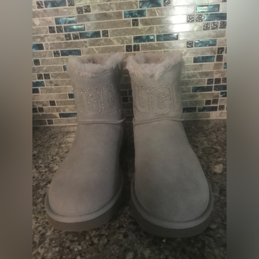 UGG Light Gray Short Shearling Boots Swarovski Crystal Logo NEW Size 10